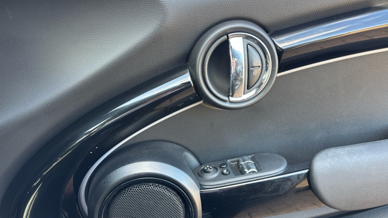 MINI Hatchback 1.5 Cooper Sport 3dr Auto Petrol Hatchback